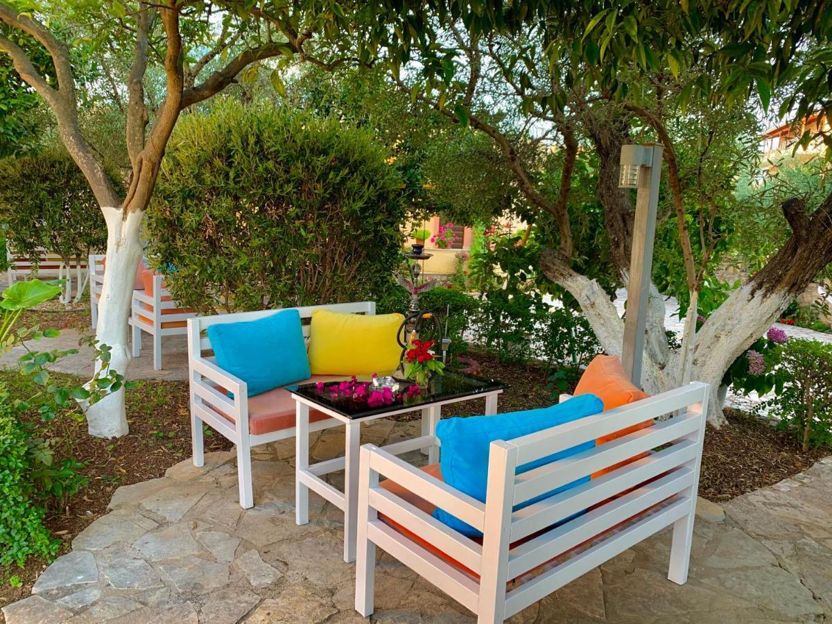 Flower Garden Apartment Ksamil
