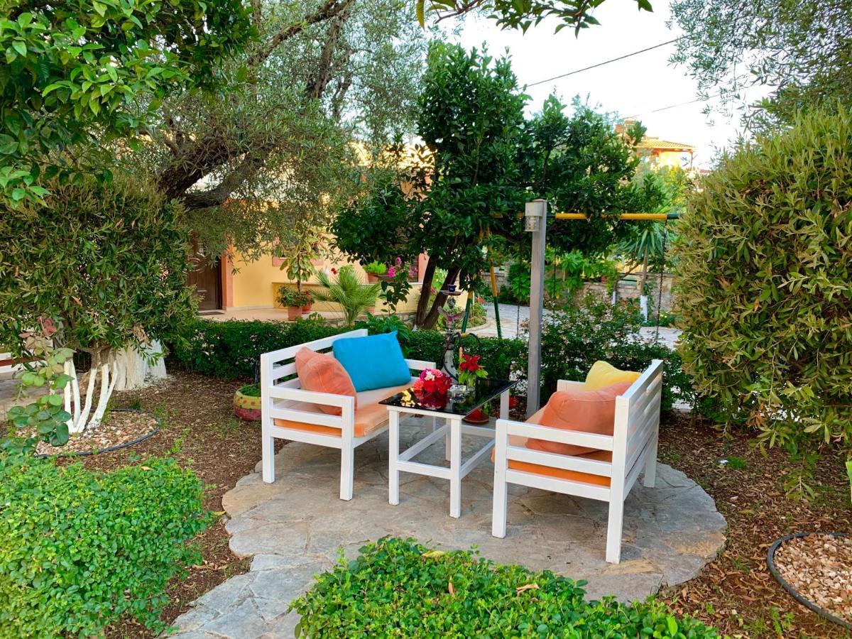 Flower Garden Apartment Ksamil