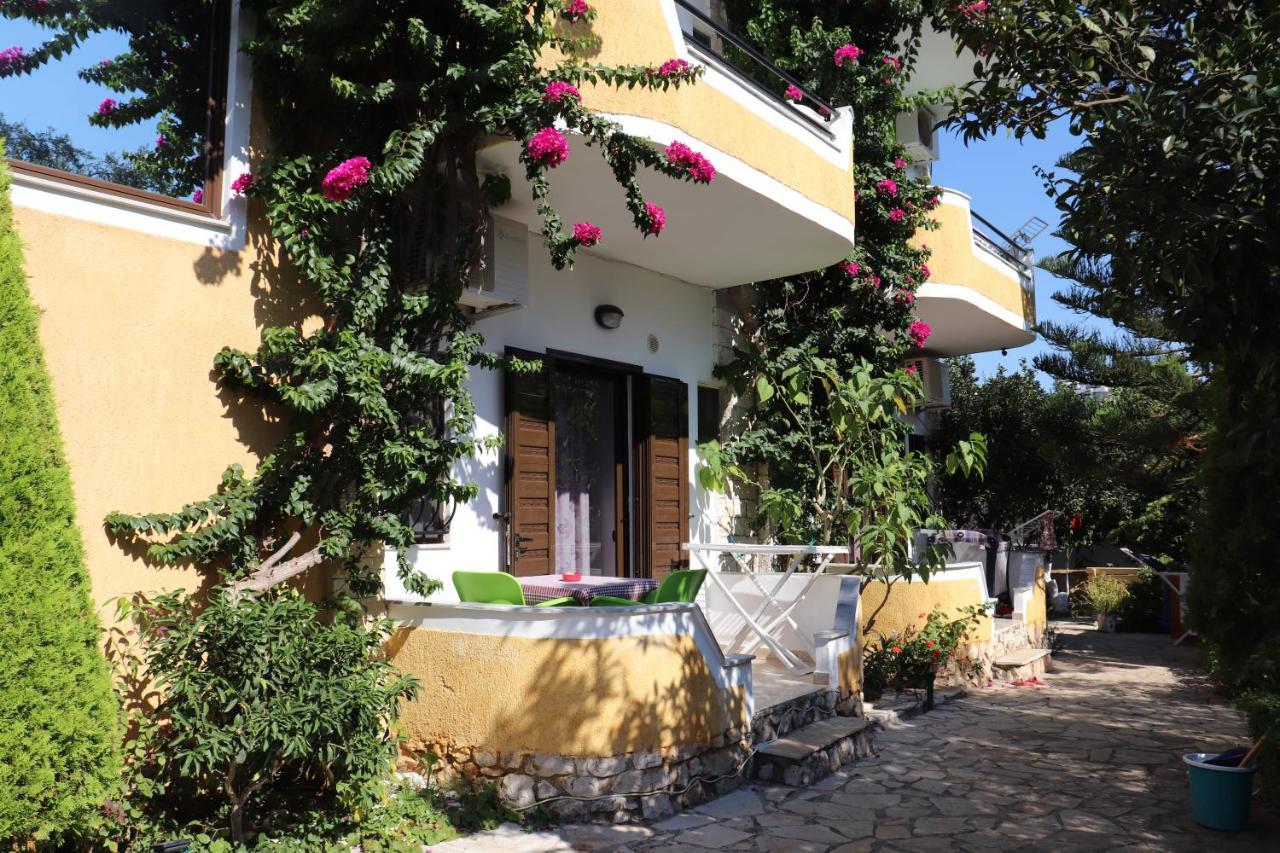 Apartment Flower Garden Ksamil
