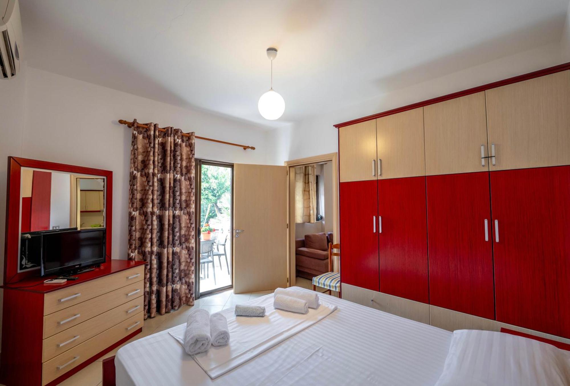 Flower Garden Apartment Ksamil