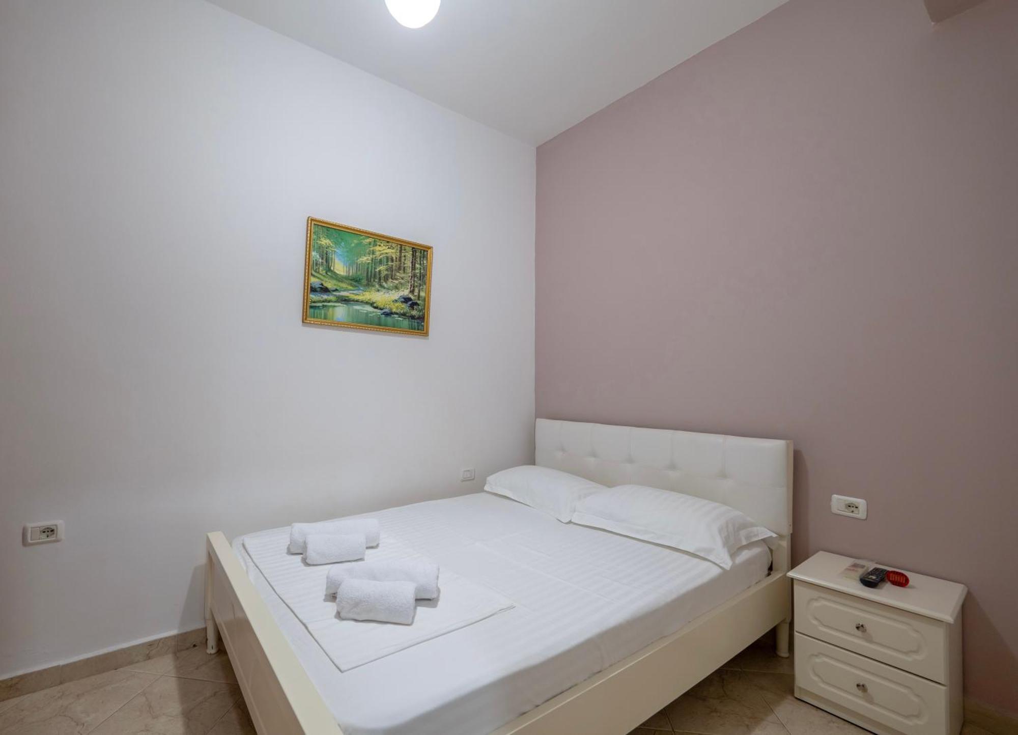 Flower Garden Apartment Ksamil