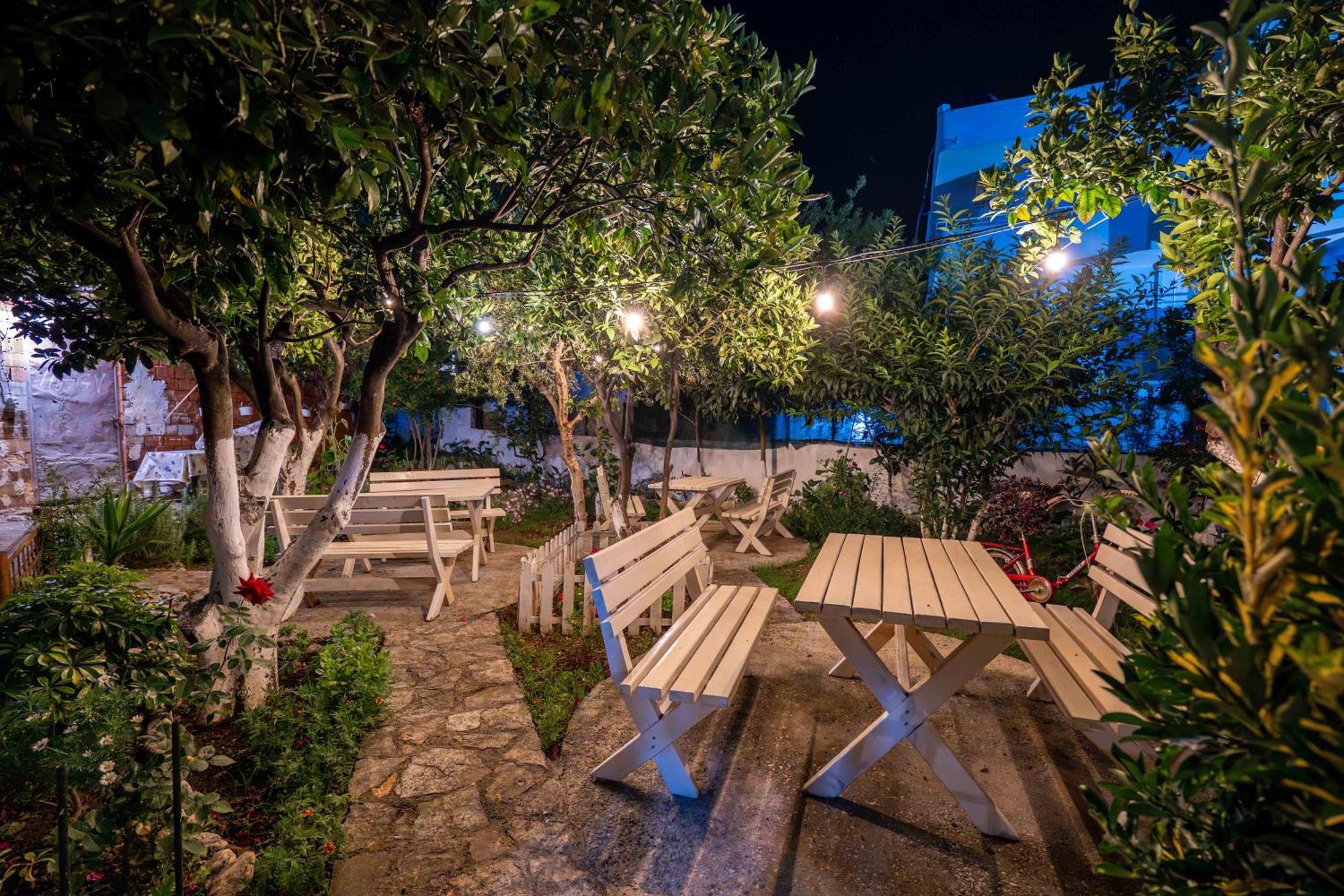 Flower Garden Apartment *