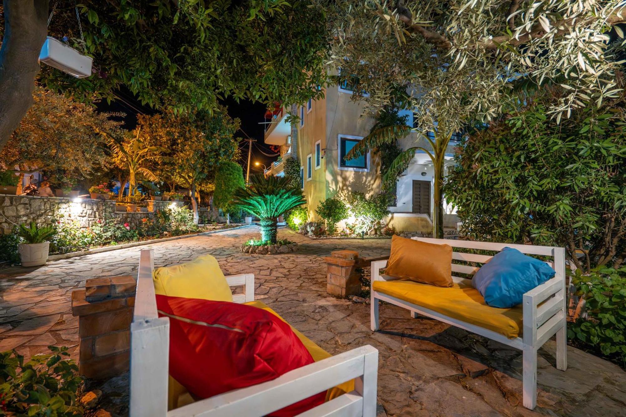 Flower Garden Apartment Ksamil