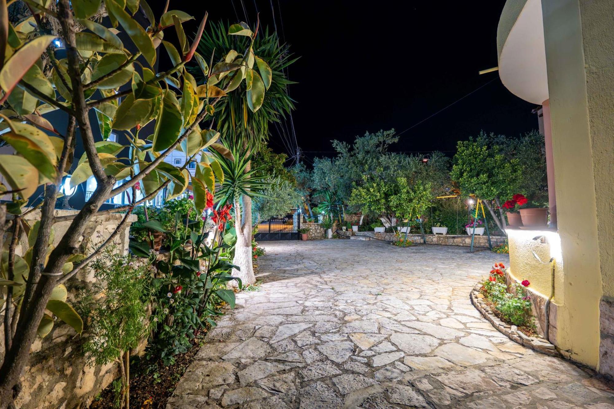 Apartment Flower Garden Ksamil