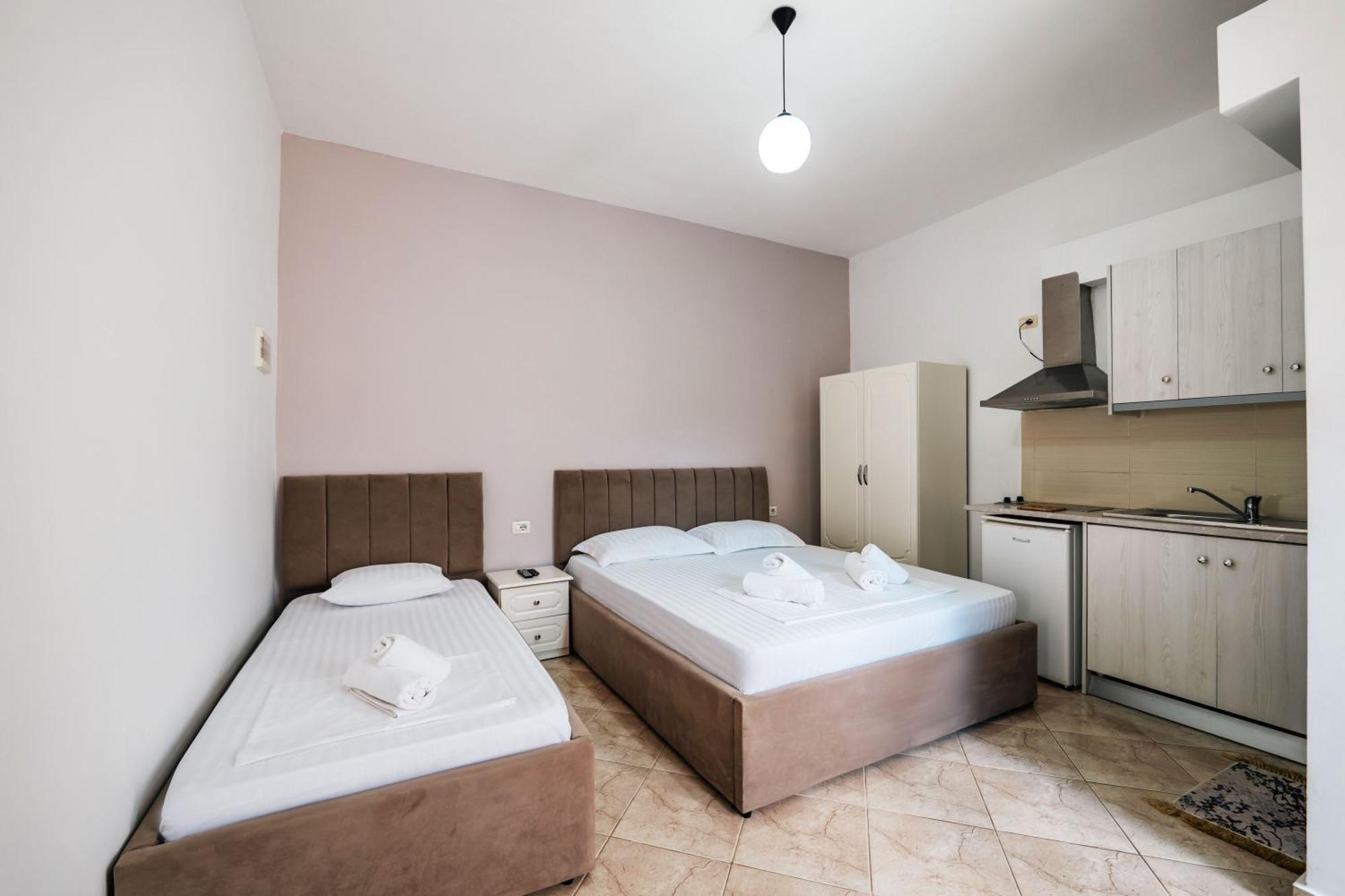 Flower Garden Apartment Ksamil