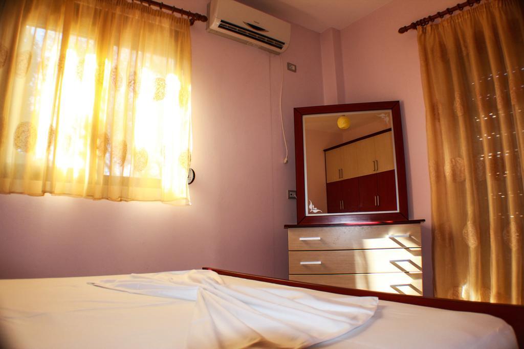 Flower Garden Apartment Ksamil