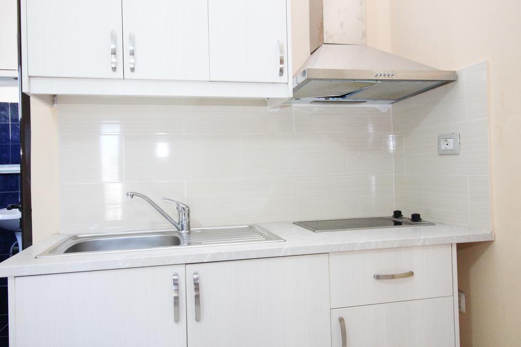Flower Garden Apartment Ksamil