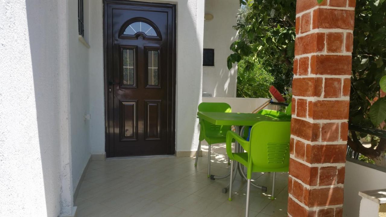 Flower Garden Apartment *